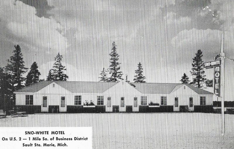 Sno-White Motel - Old Postcard (newer photo)